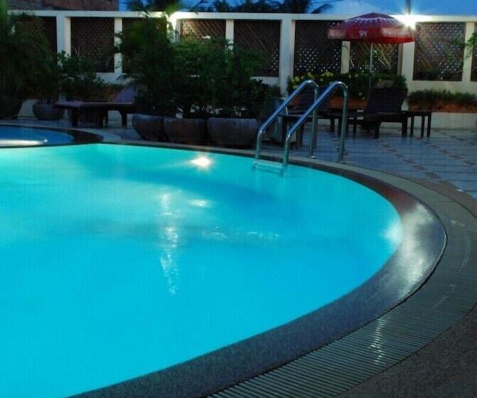 Отель River City