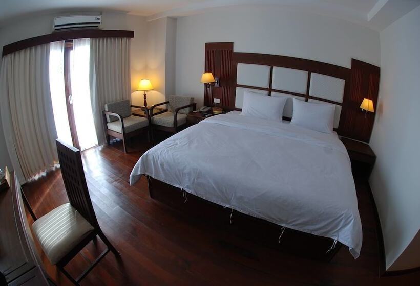 Отель River City