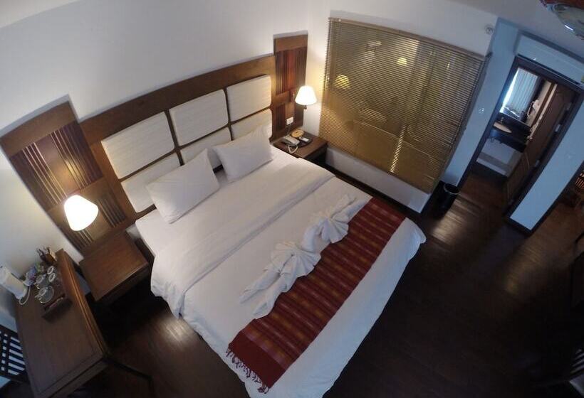 Отель River City