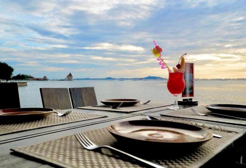 בית מלון כפרי The Loft Seaside Sriracha