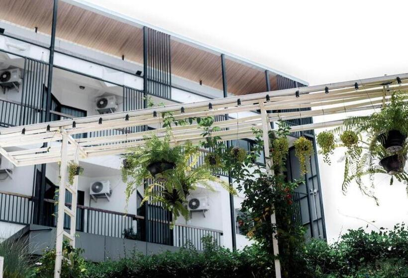 בית מלון כפרי The Loft Seaside Sriracha