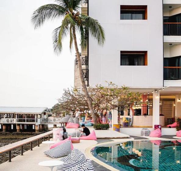 בית מלון כפרי The Loft Seaside Sriracha