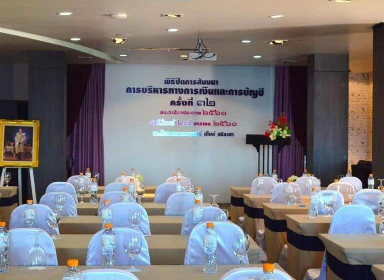 בית מלון כפרי The Loft Seaside Sriracha