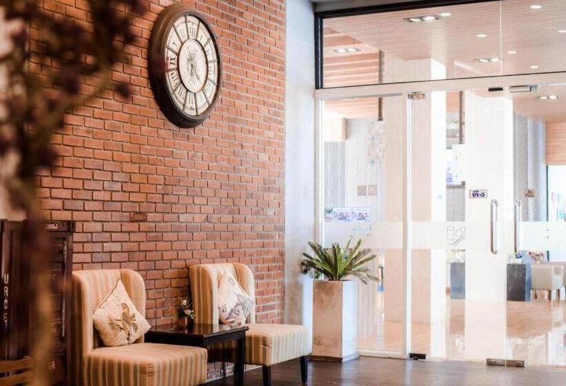 בית מלון כפרי The Loft Seaside Sriracha