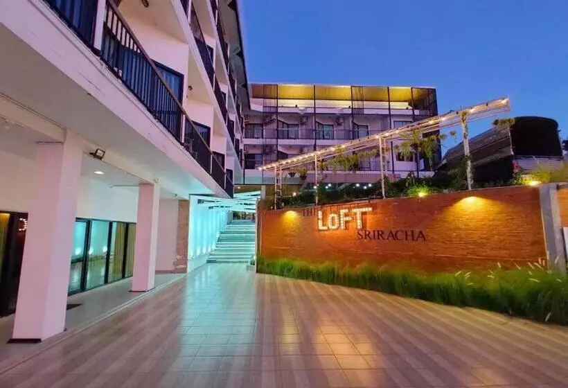ホテル The Loft Seaside Sriracha