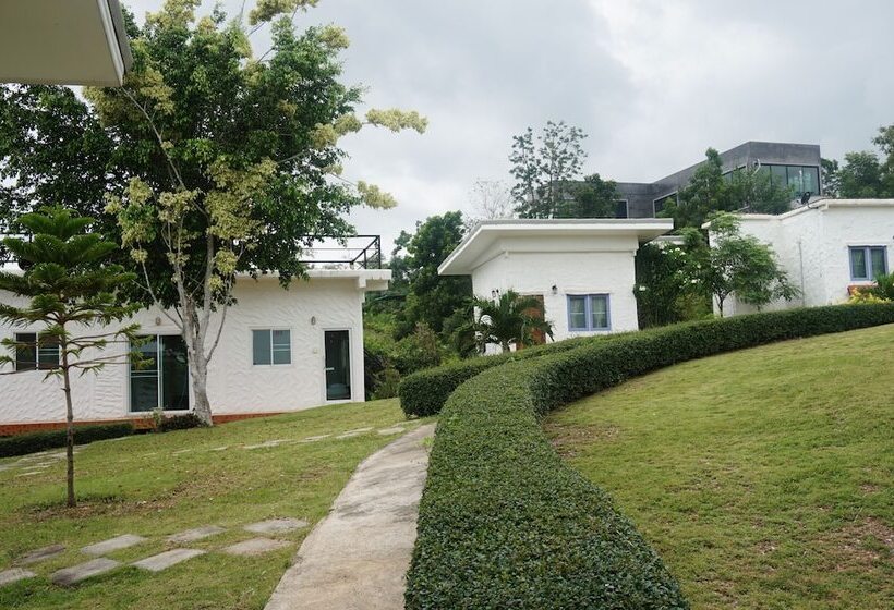 בית מלון כפרי Whiterock Resort Pakchong