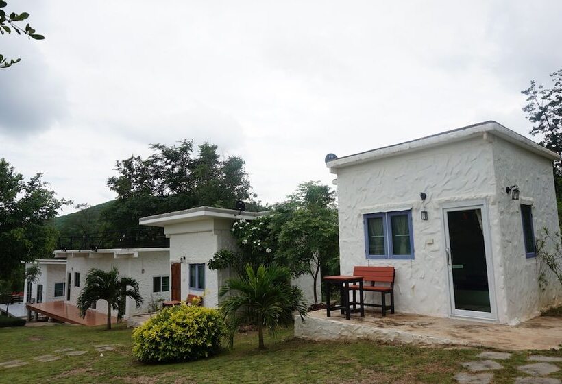 בית מלון כפרי Whiterock Resort Pakchong