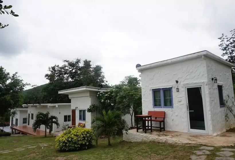 هتل Whiterock Resort Pakchong