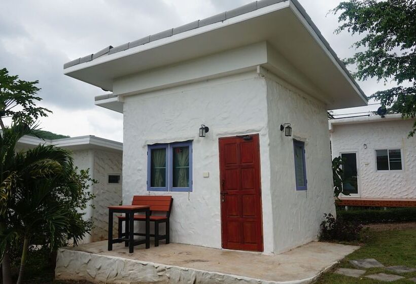 בית מלון כפרי Whiterock Resort Pakchong