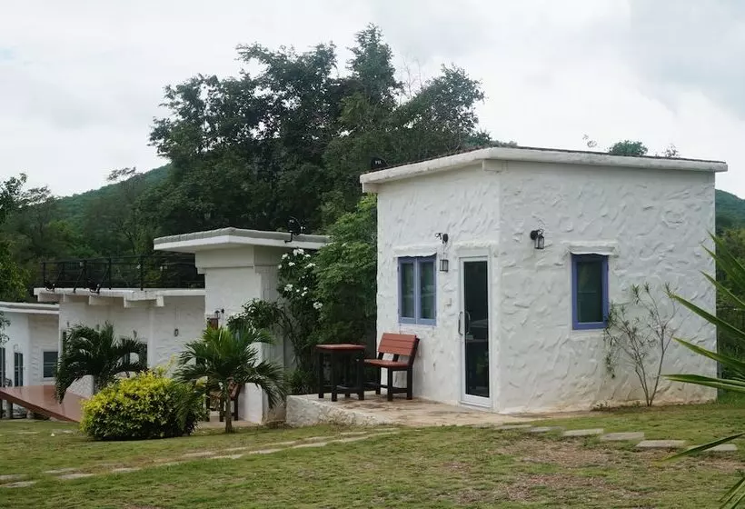 هتل Whiterock Resort Pakchong