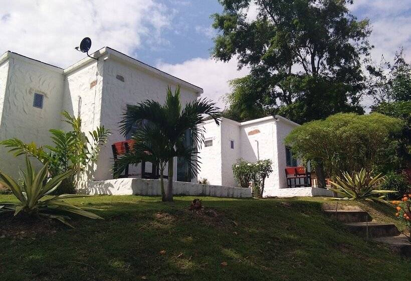 בית מלון כפרי Whiterock Resort Pakchong