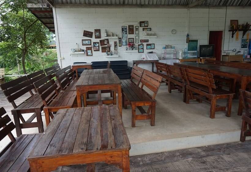 בית מלון כפרי Whiterock Resort Pakchong