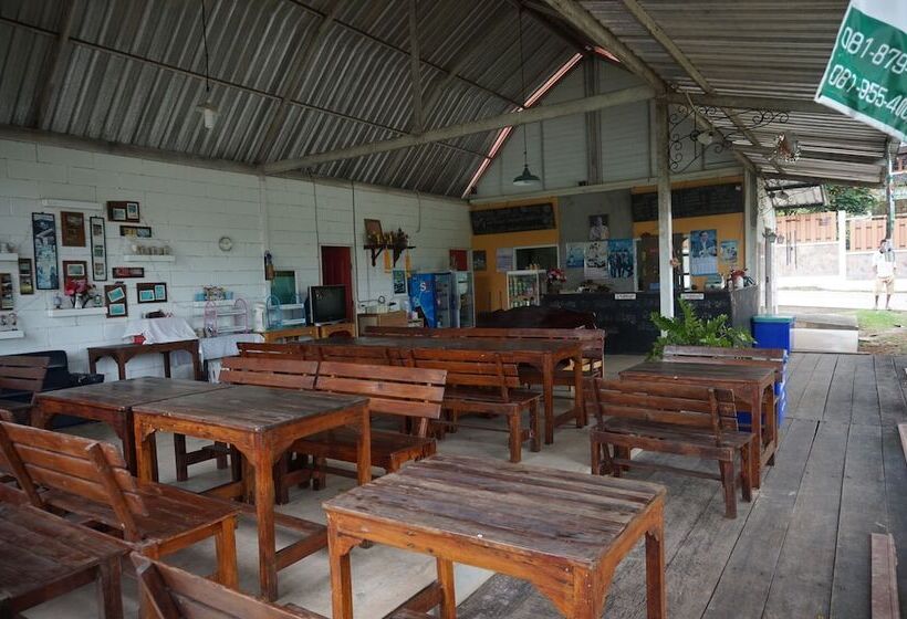 בית מלון כפרי Whiterock Resort Pakchong