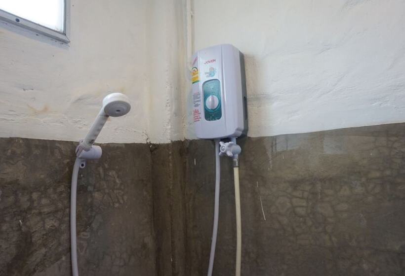 בית מלון כפרי Whiterock Resort Pakchong