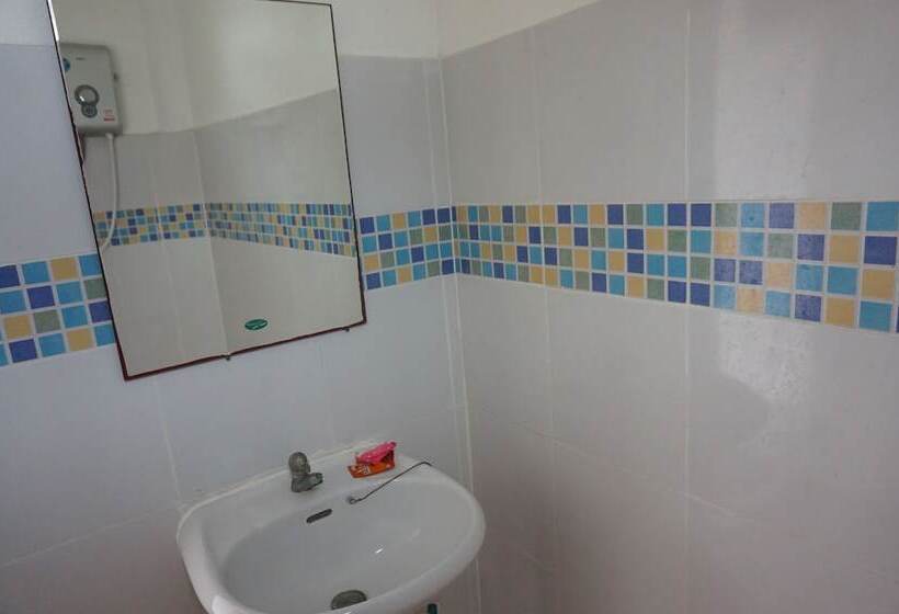 בית מלון כפרי Whiterock Resort Pakchong