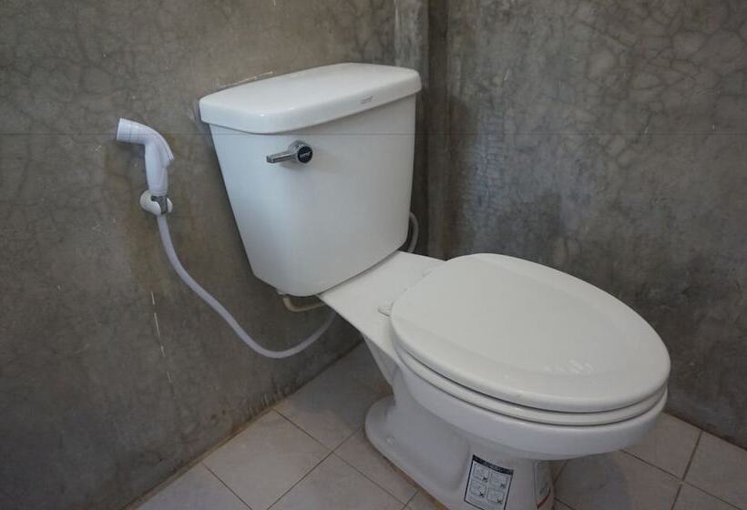 בית מלון כפרי Whiterock Resort Pakchong