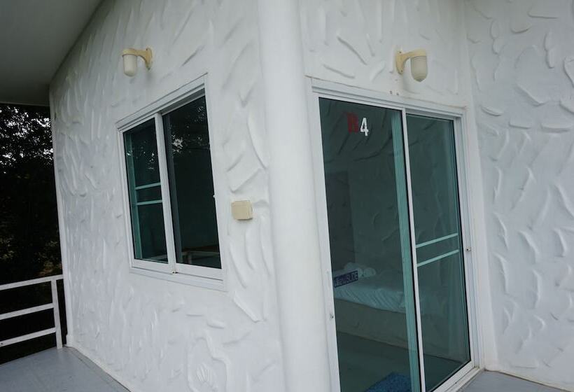 בית מלון כפרי Whiterock Resort Pakchong