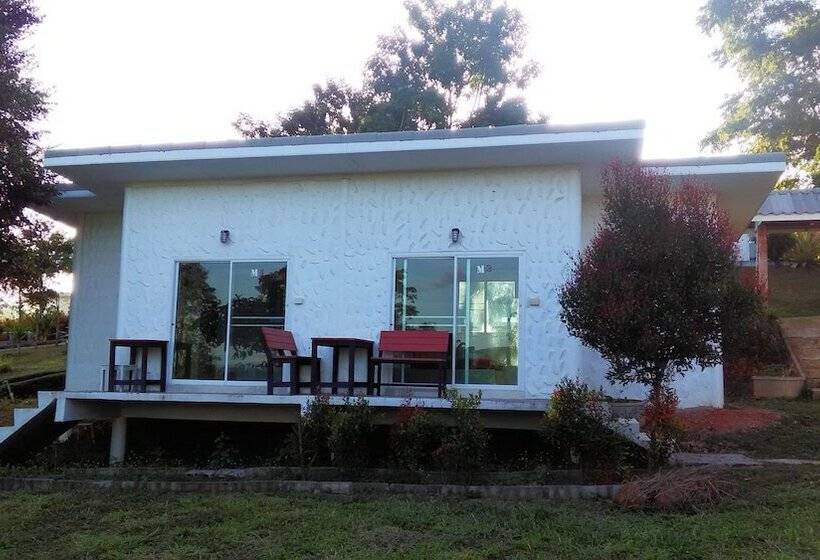 בית מלון כפרי Whiterock Resort Pakchong