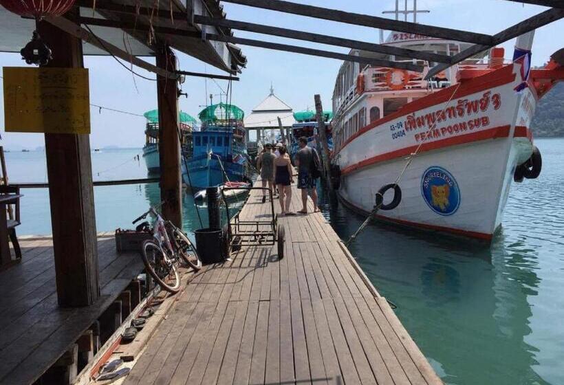 Resort Red Moon Hideaway