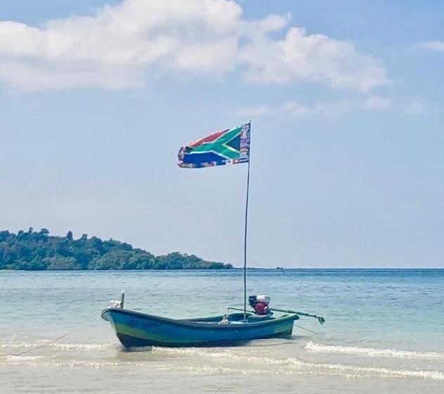 Resort Red Moon Hideaway