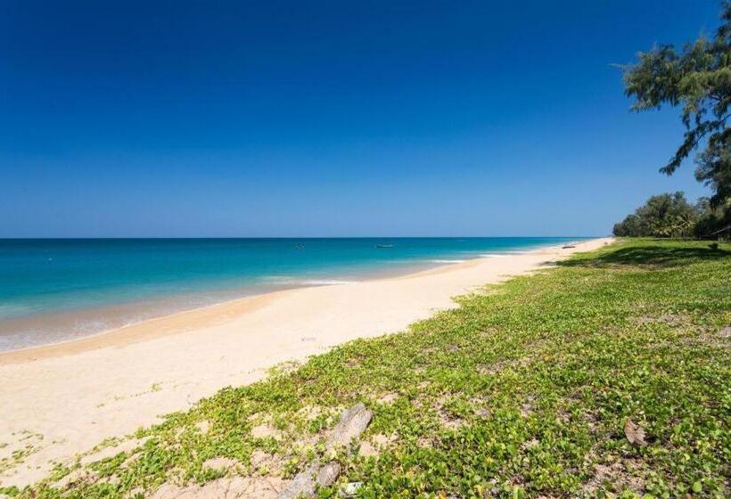 Royal Lee Resort And Spa