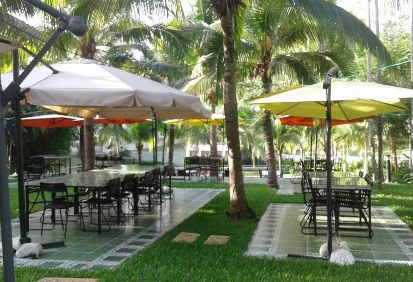 Royal Lee Resort And Spa