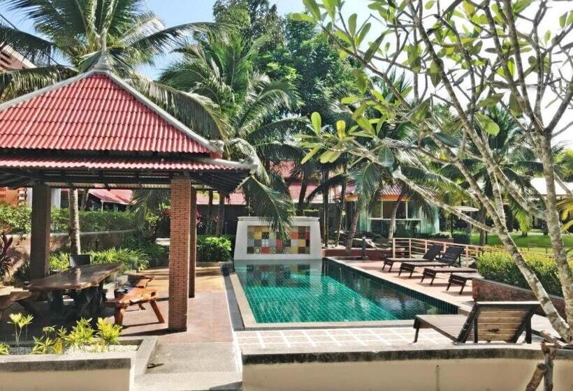 Royal Lee Resort And Spa