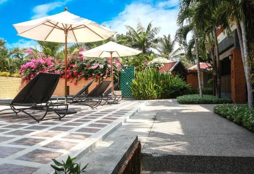 Royal Lee Resort And Spa