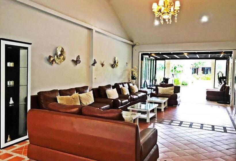 Royal Lee Resort And Spa