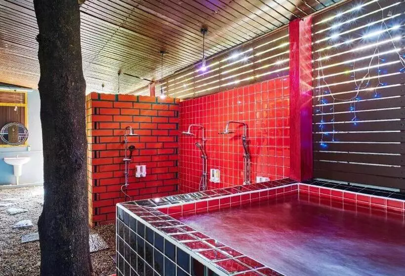 Super Hostel