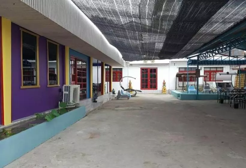 Super Hostel