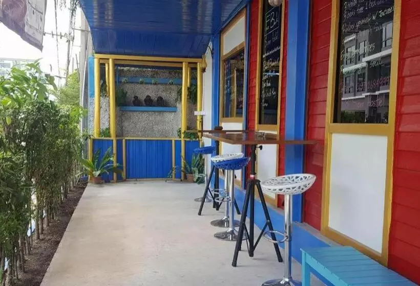 Super Hostel