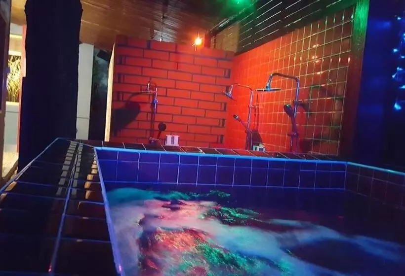 Super Hostel