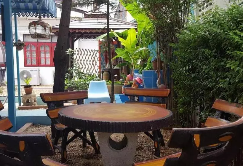 Super Hostel