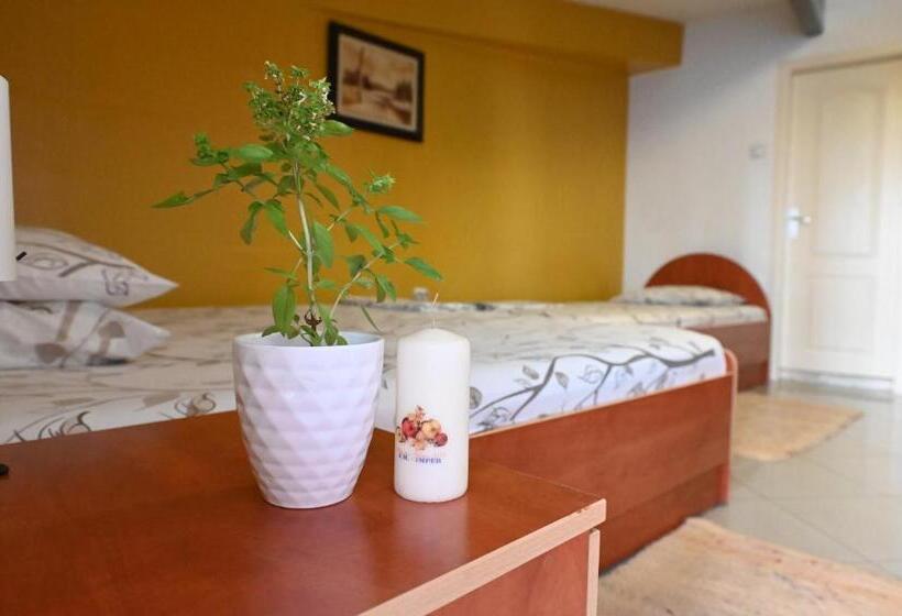 تختخواب و صبحانه Apartments Imper   Imd