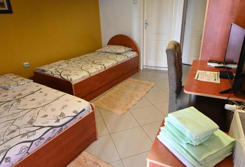 تختخواب و صبحانه Apartments Imper   Imd