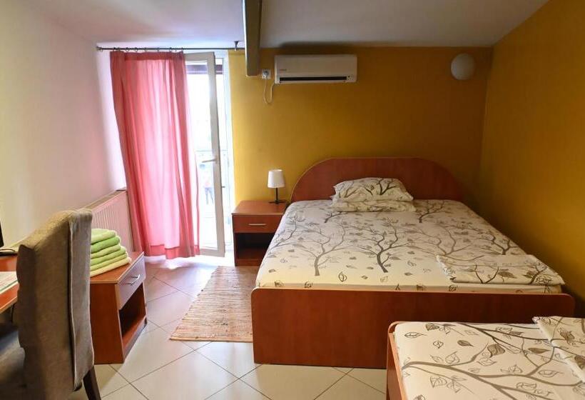 تختخواب و صبحانه Apartments Imper   Imd