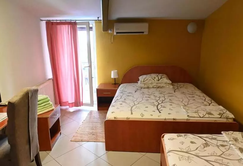 تختخواب و صبحانه Apartments Imper   Imd