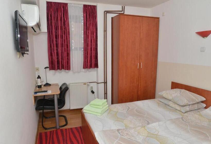 تختخواب و صبحانه Apartments Imper   Imd