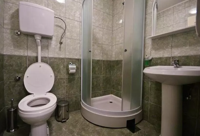 تختخواب و صبحانه Apartments Imper   Imd
