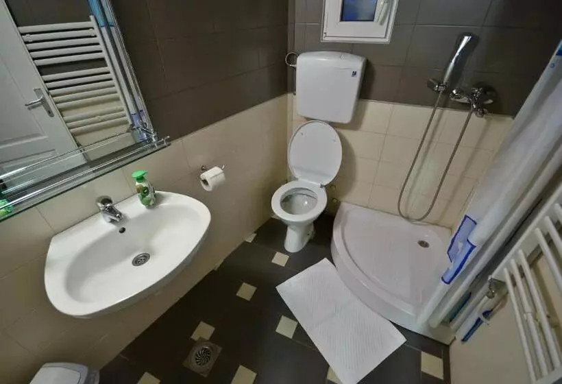 تختخواب و صبحانه Apartments Imper   Imd