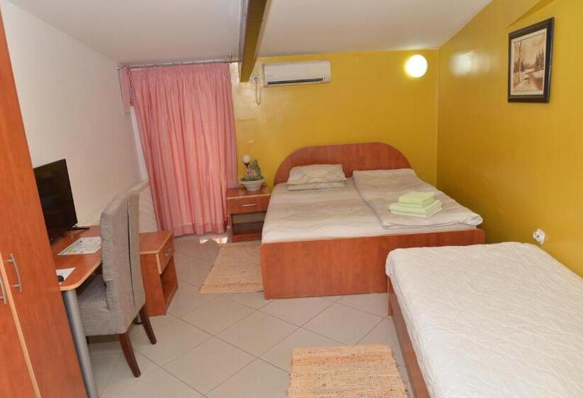 تختخواب و صبحانه Apartments Imper   Imd