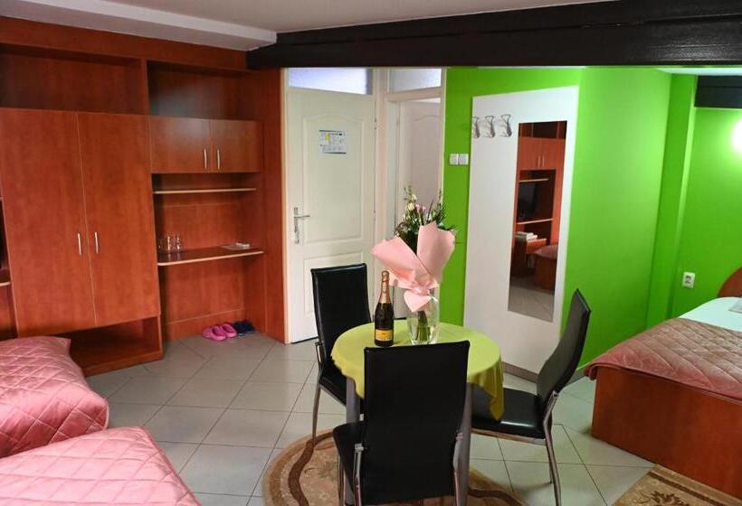 تختخواب و صبحانه Apartments Imper   Imd