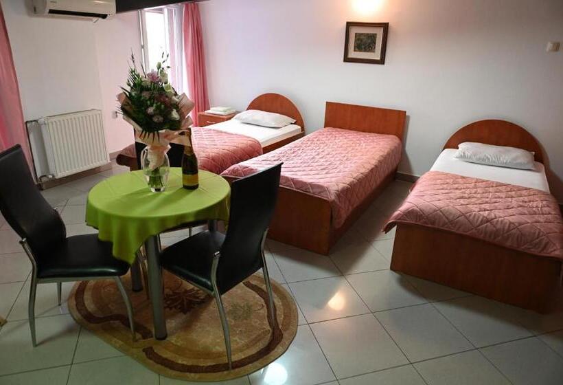 تختخواب و صبحانه Apartments Imper   Imd