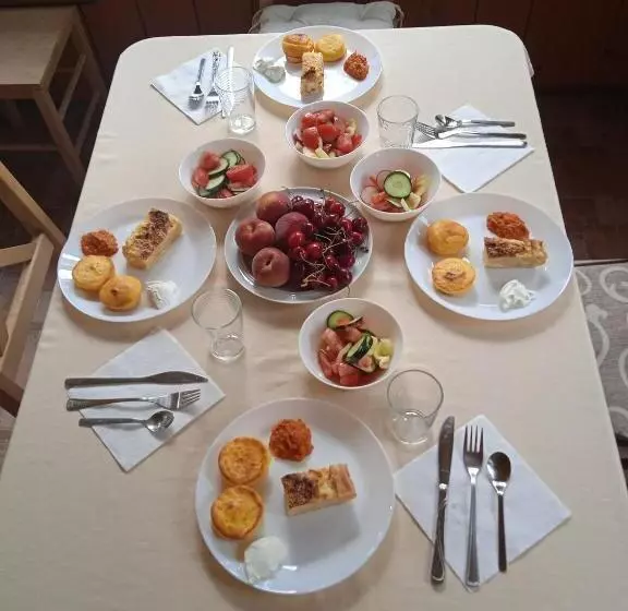 تختخواب و صبحانه Sobe Zeravica Sremski Karlovci