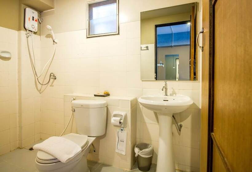 Отель B2 Santitham  Boutique & Budget