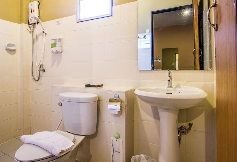 Отель B2 Santitham  Boutique & Budget