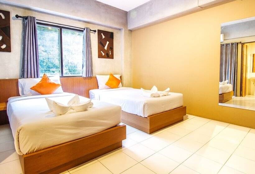 Отель B2 Santitham  Boutique & Budget