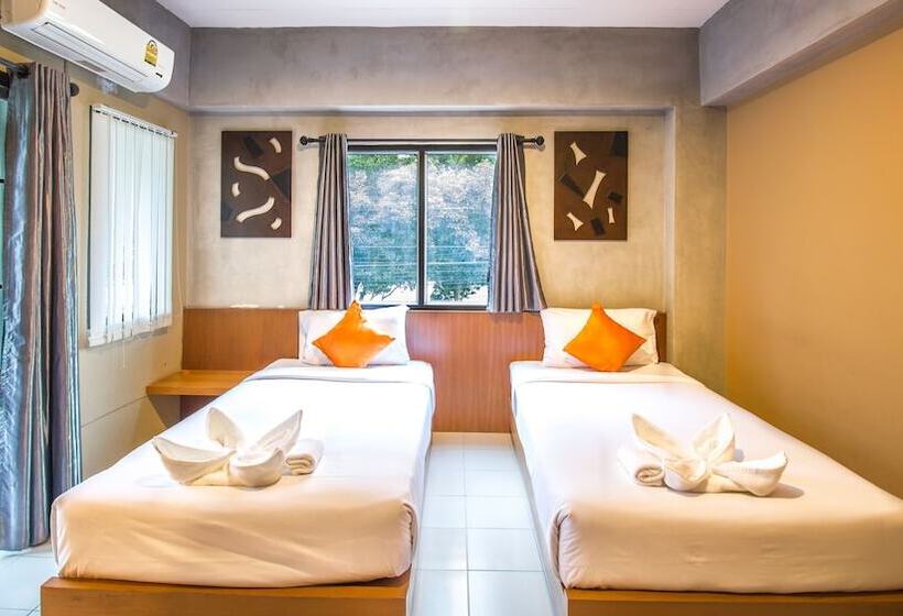 Отель B2 Santitham  Boutique & Budget