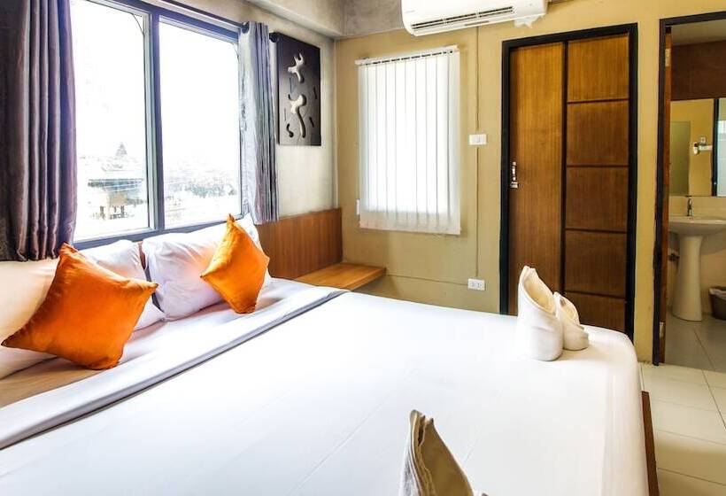 Отель B2 Santitham  Boutique & Budget